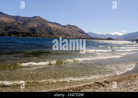 Wanaka è una piccola località sciistica estiva/invernale nella regione di Otago, a South Island, in Nuova Zelanda. Wanaka giaceva sulla riva del lago Wanaka, coprendo Foto Stock