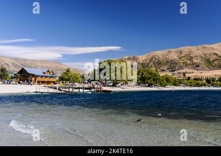 Wanaka è una piccola località turistica estiva e invernale nella regione di Otago, a South Island, in Nuova Zelanda. Wanaka si trova sulla riva del lago Wanak Foto Stock