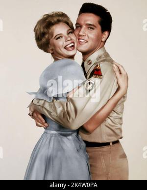 Juliet Prowse ed Elvis Presley in G.I. Blues - Foto pubblicitaria 1960 Foto Stock