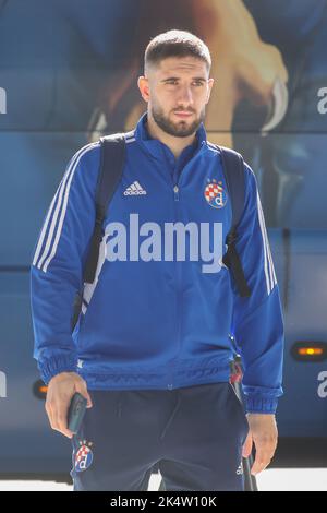 Zagabria, Croazia, 04 ottobre 2022. Luka Ivanusec all'aeroporto internazionale Franjo Tudjman durante la partenza dei calciatori GNK Dinamo per Salisburgo, a Zagabria, Croazia, il 04 ottobre 2022. Dinamo affronterà il FC Salzburg nella fase di Gruppo, Gruppo e della Champions League il 5 ottobre Foto: Luka Stanzl/PIXSELL Foto Stock