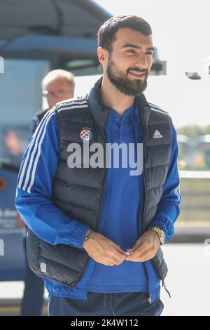 Zagabria, Croazia, 04 ottobre 2022. Emreli Mahir all'aeroporto internazionale Franjo Tudjman durante la partenza dei calciatori GNK Dinamo per Salisburgo, a Zagabria, Croazia, il 04 ottobre 2022. Dinamo affronterà il FC Salzburg nella fase di Gruppo, Gruppo e della Champions League il 5 ottobre Foto: Luka Stanzl/PIXSELL Foto Stock