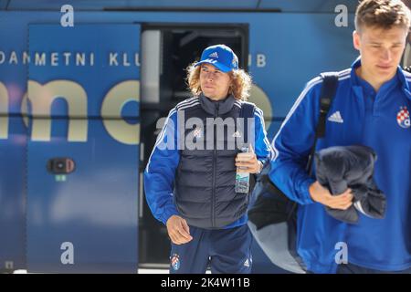 Zagabria, Croazia, 04 ottobre 2022. Robert Ljubicic all'aeroporto internazionale Franjo Tudjman durante la partenza dei calciatori GNK Dinamo per Salisburgo, a Zagabria, Croazia, il 04 ottobre 2022. Dinamo affronterà il FC Salzburg nella fase di Gruppo, Gruppo e della Champions League il 5 ottobre Foto: Luka Stanzl/PIXSELL Foto Stock