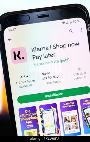 Amburgo, Germania. 27th Set, 2022. L'applicazione del fornitore svedese di pagamenti Klarna è visualizzata su uno smartphone. Credit: Jonas Walzberg/dpa/Alamy Live News Foto Stock