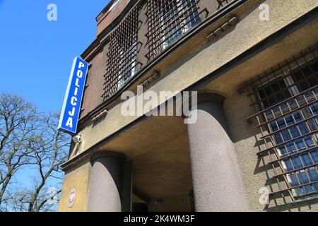 Gliwice città in Polonia. Vecchio edificio della stazione di polizia. Polizia polacca - Policja. Foto Stock