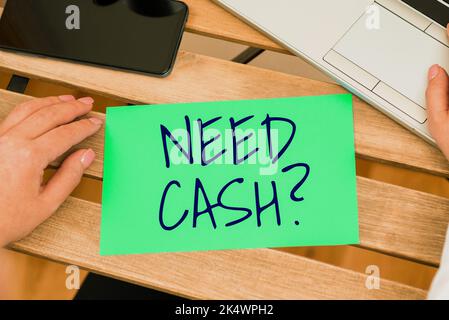 Il testo scritto a mano richiede una domanda in contanti. Concetto del Internet che chiede qualcuno se avete bisogno dei soldi supplementari o non Foto Stock