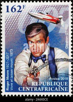 Roger Moore come James Bond sul francobollo africano Foto Stock