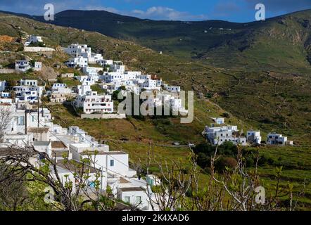 Vista spettacolare della città di Chora nell'isola di Serifos, Grecia sotto il cielo nuvoloso Foto Stock