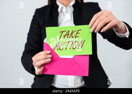 Visualizzazione concettuale azione. Concetto di Internet atto positivo di prendere una decisione per risolvere il problema Foto Stock