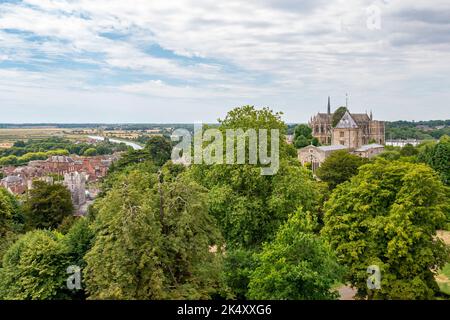 Si affaccia a sud sulla storica città di Arundel, nel Sussex occidentale, nel sud dell'Inghilterra, nel Regno Unito. Foto Stock