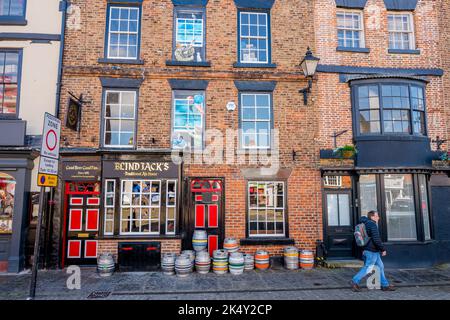 Il pub storico di Blind Jacks al mercato, Knaresborough, Yorkshire, Inghilterra, Foto Stock