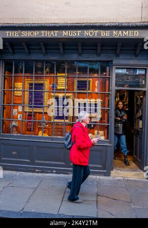 Il negozio che non deve essere chiamato, un negozio di articoli da regalo indipendente nel centro di York specializzato in articoli ufficiali di Harry Potter, wands. Foto Stock