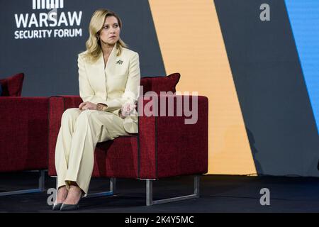 Olena Zelenska, First Lady of Ukraine visto durante il Forum sulla sicurezza di Varsavia. Varsavia Security Forum 2022 è il più grande evento transatlantico dedicato alla sicurezza dell'Europa centrale e orientale, organizzato il 4th e 5th ottobre dalla Fondazione Casimir Pulaski. Il Forum sulla sicurezza di Varsavia è diventato un elemento permanente del panorama europeo delle conferenze dedicate alla cooperazione transatlantica e si è concentrato sullo sviluppo di risposte comuni alle future sfide per la sicurezza dell'Europa e della regione. Il Forum sulla sicurezza di Varsavia è una piattaforma per lo scambio di opinioni tra i più alti repr Foto Stock