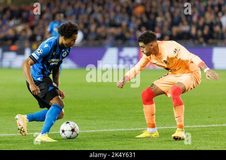 Brugge, Belgio. 04th Ott 2022. Tajon Buchanan del Club e Jose Gimenez dell'Atletico combattono per la palla durante una partita di calcio tra il Club belga Brugge KV e l'Atletico spagnolo di Madrid, martedì 04 ottobre 2022 a Brugge, il 3/6° giorno della tappa di gruppo della UEFA Champions League. BELGA PHOTO KURT DESPLENTER Credit: Belga News Agency/Alamy Live News Foto Stock