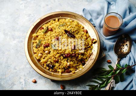 Tamarind POHA o Puri Aval - prima colazione indiana con riso appiattito Foto Stock