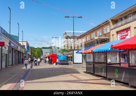 Bancarelle di mercato, Corporation Street, Corby, Northamptonshire, Inghilterra, Regno Unito Foto Stock