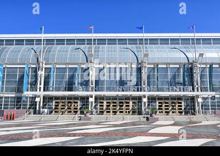 LONG BEACH, CALIFORNIA - 3 ottobre 2022: Ingresso principale al Long Beach Convention Center. Foto Stock