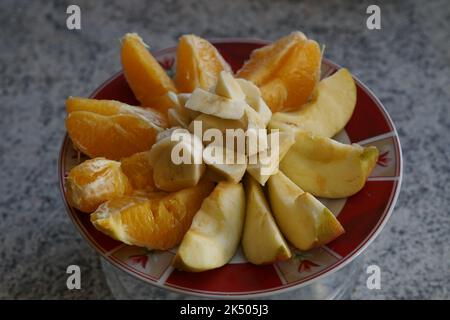 Frühstücksteller mit Obst Foto Stock