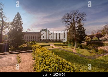 Hofgarten mit Residenz in Würzburg Foto Stock