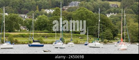 Maidstone, Kent, Regno Unito, 20, agosto 2022 Barche e barche ormeggiate in un porto turistico Foto Stock