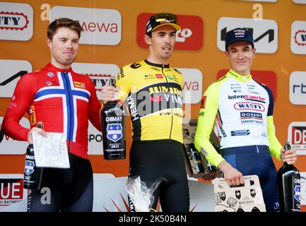 Podio, Rasmus Tiller (uno-X Pro Cycling Team) 2nd° posto, Christophe Laporte (Jumbo-Visma) Vincitore, Hugo Page of Intermarche - Wanty-Gobert Materiaux 3rd° posto durante il Binche - Chimay - Binche 2022, Memorial Frank Vandenbrouck gara ciclistica il 4 ottobre 2022 a Laurent Binche, Belgio - Photo Lairys / DPPI Foto Stock