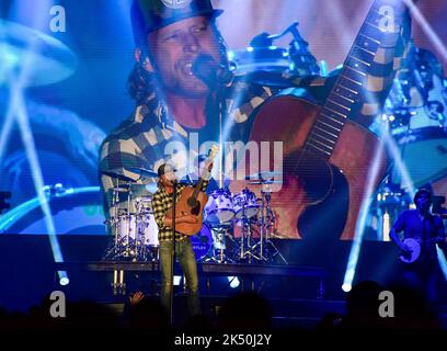 Redondo Beach, California 17 settembre 2022 - Dierks Bentley si esibisce sul palco al BeachLife Ranch, Credit - Ken Howard/Alamy Foto Stock