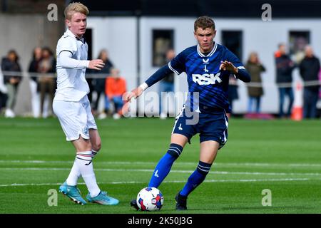 Swansea, Galles. 1 ottobre 2022. Harvey Kedwell di Charlton Athletic durante la partita della Professional Development League tra Swansea City Under 18 e Charlton Athletic Under 18 alla Swansea City Academy di Swansea, Galles, Regno Unito, il 1 ottobre 2022. Credit: Duncan Thomas/Majestic Media. Foto Stock