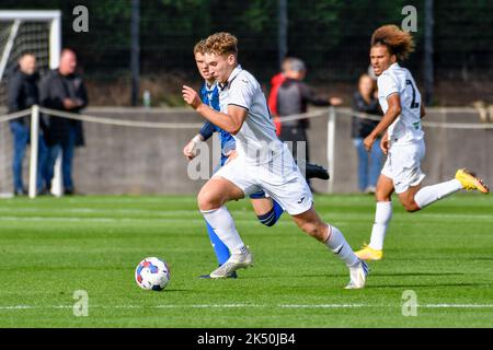 Swansea, Galles. 1 ottobre 2022. Iwan Morgan di Swansea City in azione durante il gioco della Professional Development League tra Swansea City Under 18 e Charlton Athletic Under 18 alla Swansea City Academy di Swansea, Galles, Regno Unito, il 1 ottobre 2022. Credit: Duncan Thomas/Majestic Media. Foto Stock