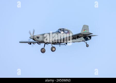 Jordanian Air Force trattore AEREO AT-802U (REG: 2552) in finale, om il suo modo di manutenzione impianto. Foto Stock