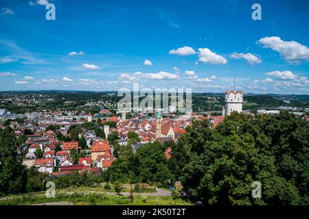 Germania, Vista panoramica sopra lo skyline di ravensburg del bellissimo villaggio in estate con il cielo blu Foto Stock