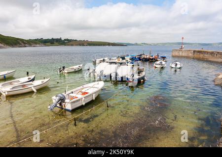 Il piccolo porto di Portscatho, Gerrans Bay, Roseland Peninsula, Cornovaglia, Regno Unito Foto Stock