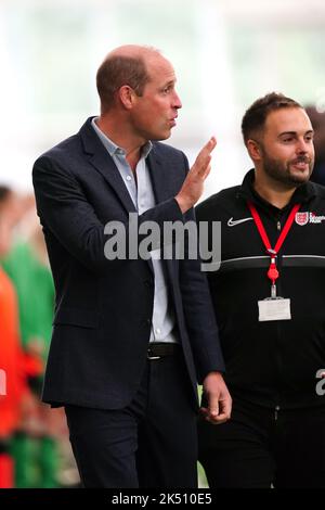 Il Principe del Galles al St. George's Park a Burton upon Trent per celebrare il suo 10th° anniversario come sede del calcio inglese. Data immagine: Mercoledì 5 ottobre 2022. Foto Stock