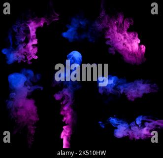 Nuvole di colorati elementi di design color blu neon e viola fumo isolato su sfondo nero Foto Stock