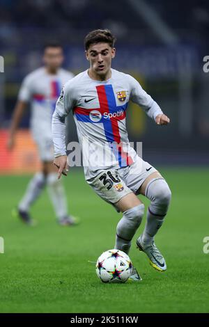 Milano, Italia. 04th Ott 2022. Gavi Pablo Martin del FC Barcelona in azione durante la partita UEFA Champions League Group C tra FC Internazionale e FC Barcelona allo Stadio Giuseppe Meazza il 4 ottobre 2022 a Milano Italia . Credit: Marco Canoniero/Alamy Live News Foto Stock