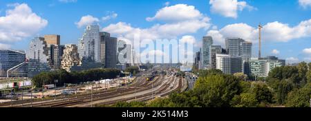 Vista panoramica su Zuidas, il quartiere degli affari di Amsterdam, nei Paesi Bassi Foto Stock