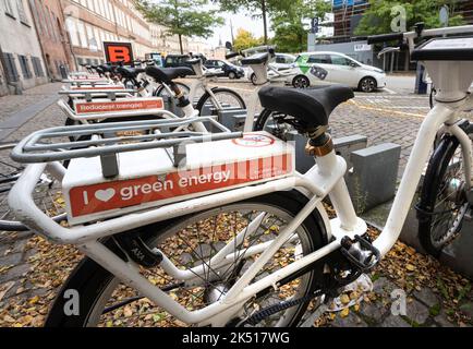 Copenaghen, Danimarca. Ottobre 2022. Punto di noleggio bici elettriche nel centro della città Foto Stock