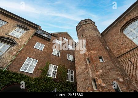 Copenaghen, Danimarca. Ottobre 2022. Dettaglio con antichi palazzi nel centro della città Foto Stock