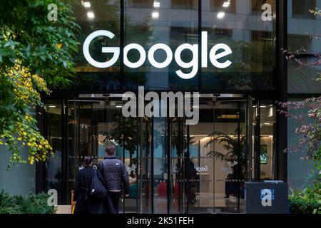Londra, Regno Unito. 5 ottobre 2022. L'esterno dell'attuale edificio della sede centrale britannica di Google a King's Cross. Gli ultimi conti di Google UK mostrano che il personale ha guadagnato in media più di £385.000 dollari ciascuno nei 18 mesi fino alla fine di dicembre 2021, con un fatturato di 3,4bn milioni di sterline e 1,1bn milioni di dollari di profitti al lordo delle imposte nei 18 mesi fino alla fine di dicembre 2021. La società, che ha riportato un anno e mezzo di risultati finanziari dopo aver spostato il periodo contabile dalla fine di giugno al dicembre dello scorso anno, ha pagato 200m sterline in tasse sulle società britanniche. Credit: Stephen Chung / Alamy Live News Foto Stock