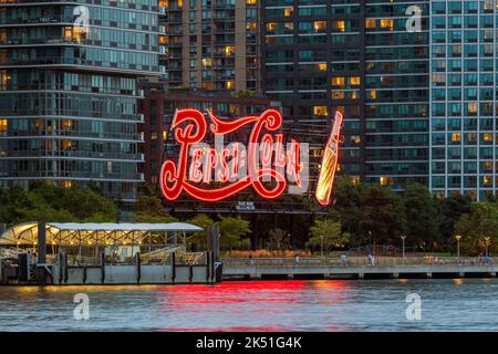 Cartello Pepsi Cola, Gantry Plaza state Park, Queens, New York, USA Foto Stock