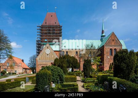 Cattedrale di Ratzeburg - Cattedrale evangelica luterana Parrocchia di Ratzeburg, portale del cimitero della cattedrale con cimitero Foto Stock