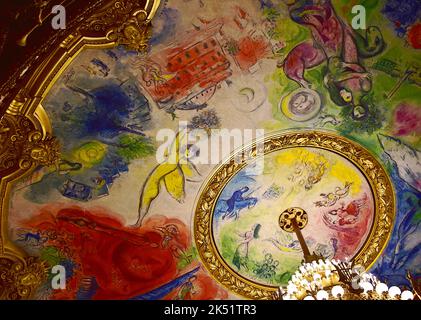 Interni dell'Opera Garnier o del Palais Garnier. 1964 dipinti a soffitto Marc Chagall. Parigi, Francia. 15 ago 2018. Foto Stock