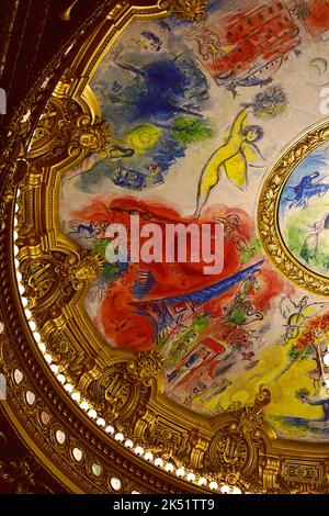 Interni dell'Opera Garnier o del Palais Garnier. 1964 dipinti a soffitto Marc Chagall. Parigi, Francia. 15 ago 2018. Foto Stock