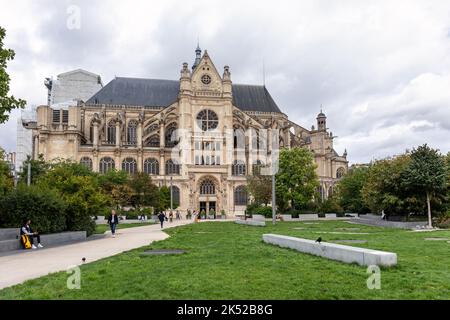 Famosa chiesa di Saint Eustache con il suo esterno gotico, Parigi, Francia, Europa Foto Stock