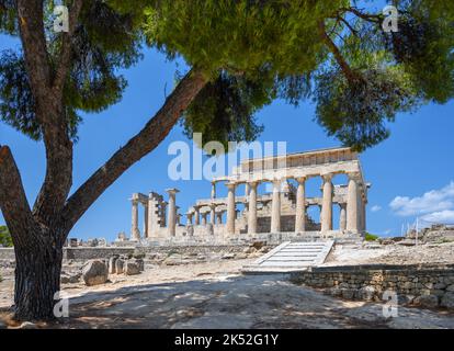 Rovine del Tempio di Aphaia, Egina, Isole Saroniche, Grecia Foto Stock