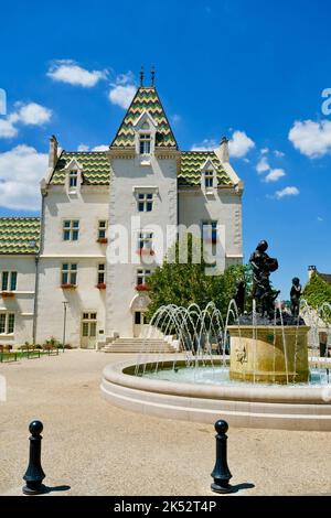 Francia, Cote d'Or, i climi della Borgogna elencati come Patrimonio Mondiale dell'UNESCO, Route des Grands Crus, Cote de Beaune vigneto, Meursault, il municipio Foto Stock