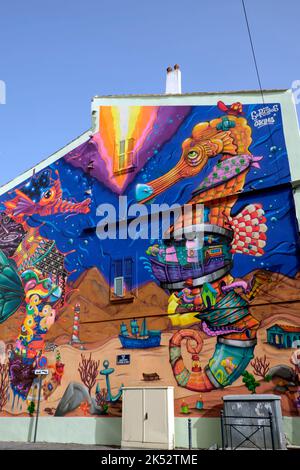 Francia, Var, la Seyne sur Mer, Place des Combattants d'Afrique du nord, arte di strada, timpano, cavallucci marini affrescate dagli artisti graffiti Grumo e SUPO Cao 202 Foto Stock