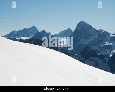 Svizzera, Wallis, Arolla, Weisshorn e Dent Blanche (4357 m) da Pigne d'Arolla Foto Stock