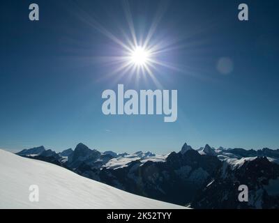 Svizzera, Wallis, Arolla, Weisshorn (4505 m), Dent Blanche (4357 m) e Cervino (4477 m) da Pigne d'Arolla Foto Stock