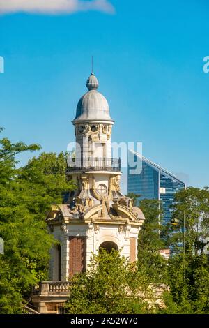 Francia, Parigi, Bois de Boulogne e la Défense, la pompa antincendio del Château de Bagatelle Foto Stock