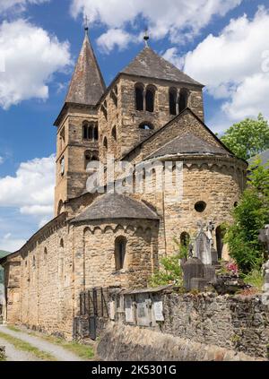 Francia, Haute-Garonne (31), Saint-Aventin, église romane Saint-Aventin-de-Larboust des 11e et 12e siècles, sculptures et chapiteaux historiés avec des Foto Stock