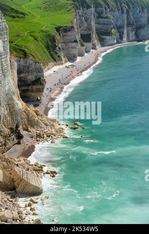 Francia, Senna Marittima, Etretat, Cote d'Abatre, vista della spiaggia Antifer dalla Pointe de la Courtine Foto Stock